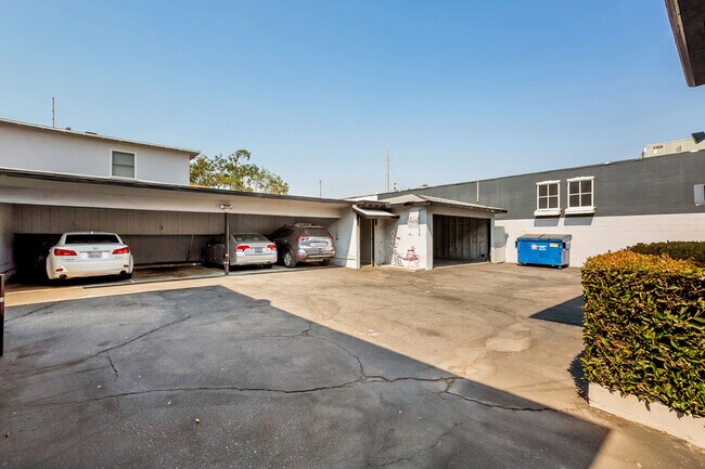 Building Photo - 7 W Pine St