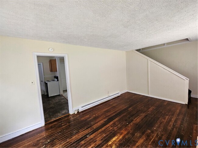 Building Photo - 2405 Granville Ave