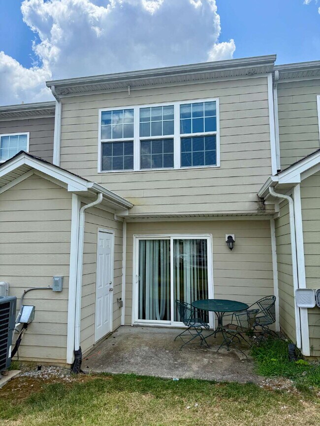 Building Photo - Great Townhome in Goodletsville