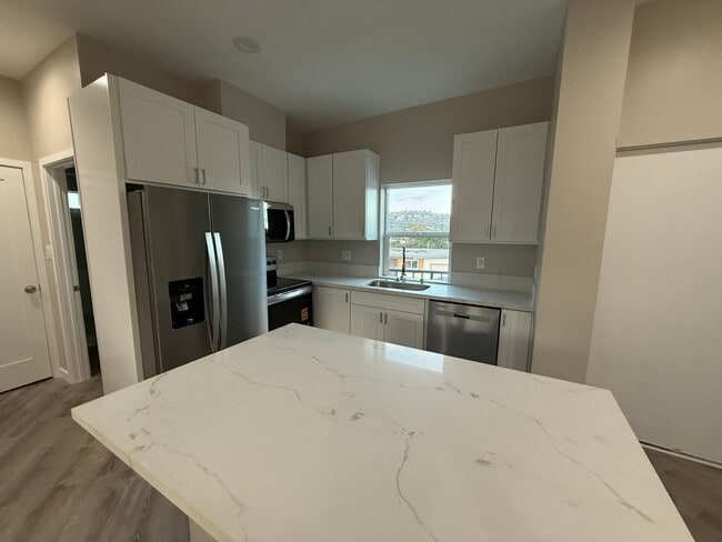 Building Photo - BRAND NEW 2026!! 4BD/2BA