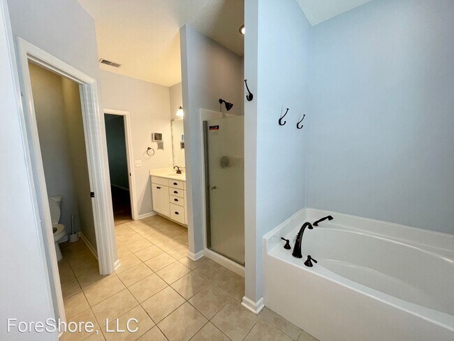 Building Photo - 3 br, 2 bath House - 16 Wyndham Dr.