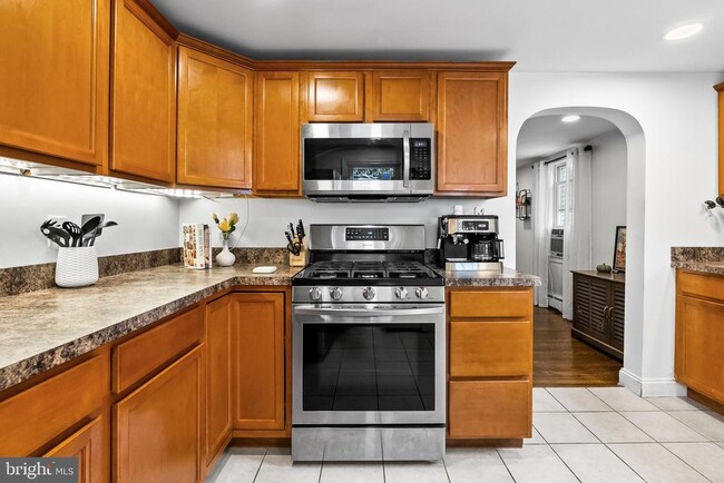 Building Photo - 547 Vanderslice St