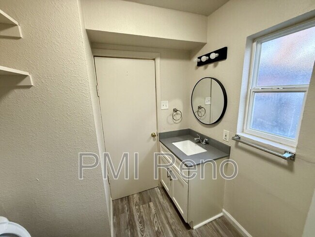 Building Photo - 1931 1/2 Valley Rd