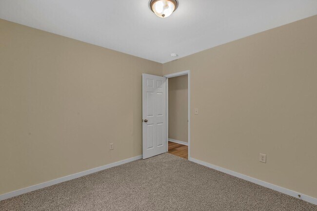 Building Photo - Charming 3-Bedroom Home on Large Acreage L...