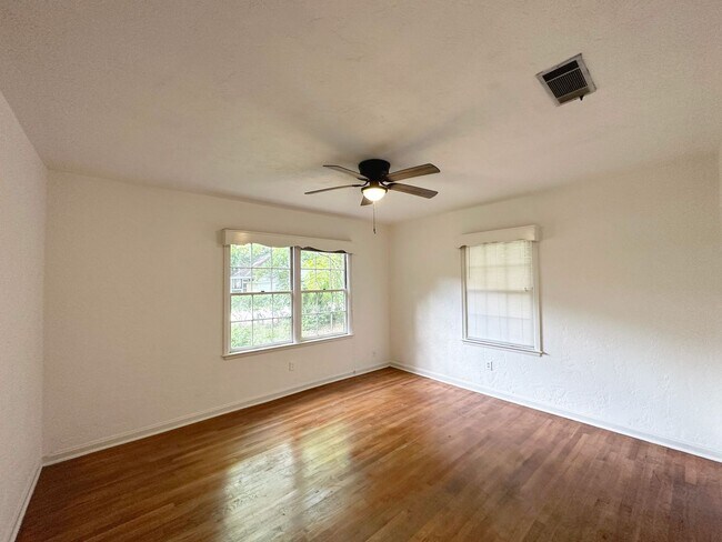 Building Photo - 3 Bedroom, 3 Bath House in Hibiscus Park -...