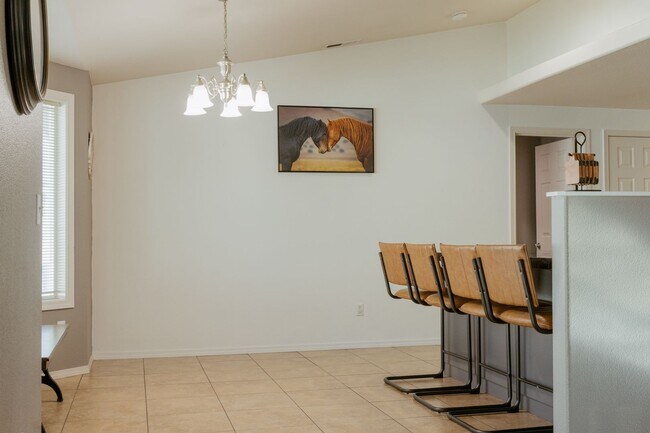 Building Photo - 509 Chelan Ave