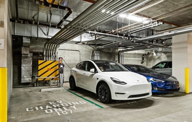 Building Photo - 425 W Beech St