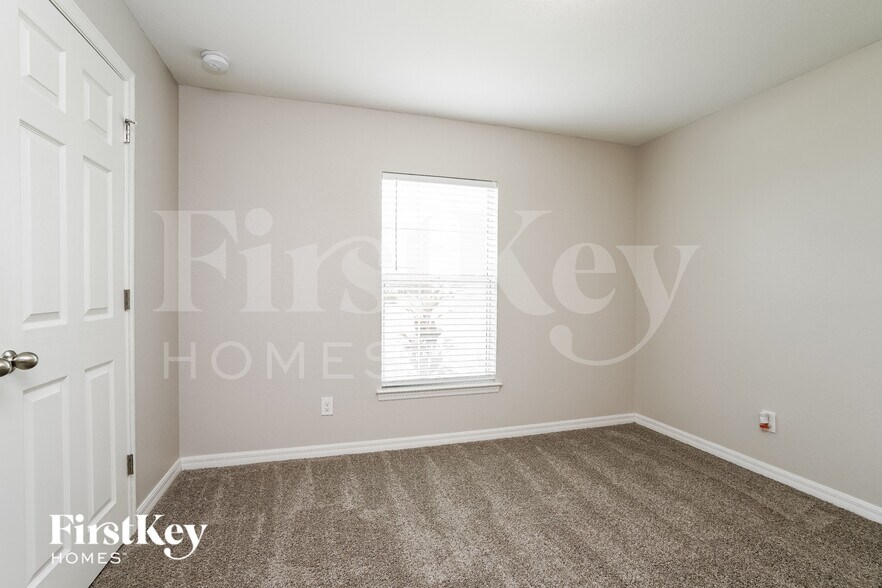 Building Photo - 1113 NW 1st Ave