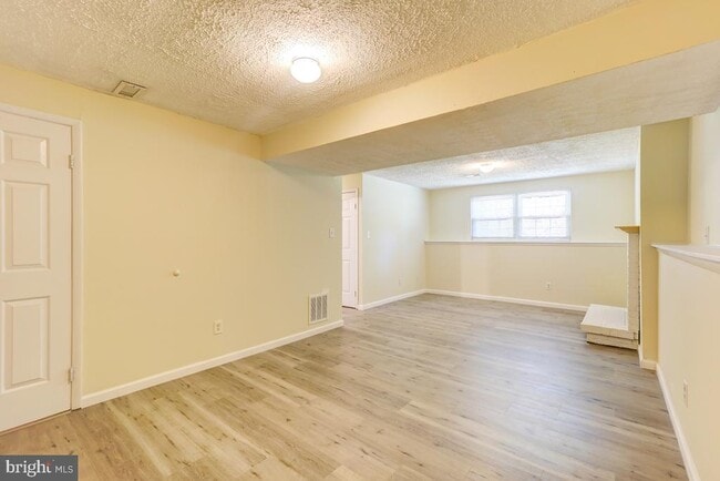 Building Photo - 18304 Swan Stream Dr