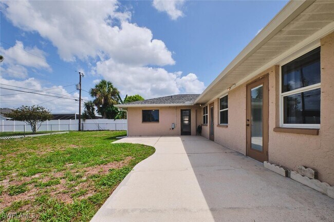 Building Photo - 2614 SE 12th Pl