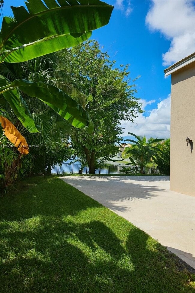 Building Photo - 2950 SW 163rd Ave