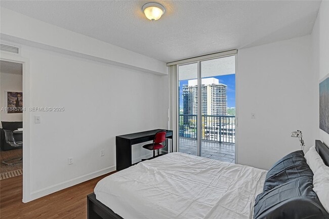 Building Photo - 170 SE 14th St