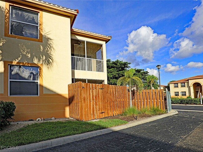 Building Photo - 15385 Bellamar Cir