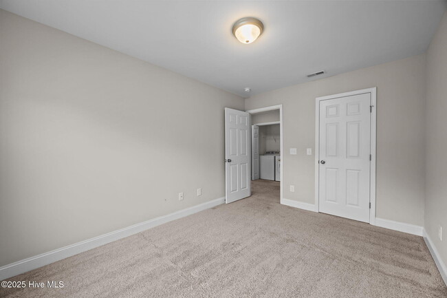 Building Photo - 211 N Stingray Ln