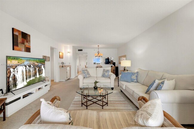 Building Photo - 2206 S Cypress Bend Dr