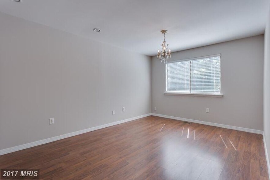 Master Bedroom - 5735 Nordeen Oak Ct