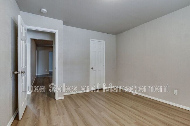 Building Photo - 1005 SW 63rd St