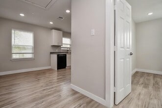 Building Photo - 5615 Barremore St