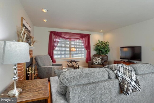 Building Photo - 2406 Roundtop Rd