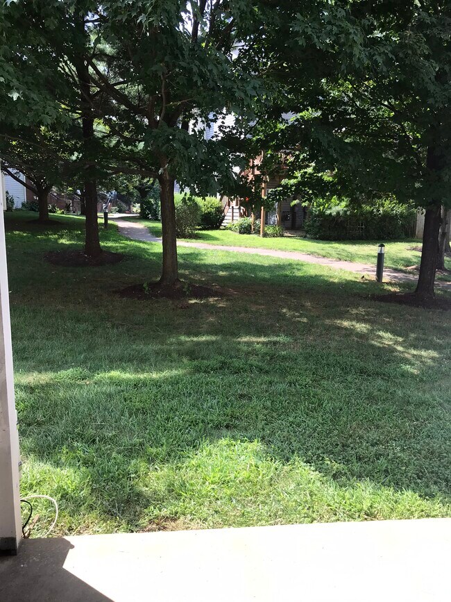 Building Photo - 10018 Vanderbilt Cir