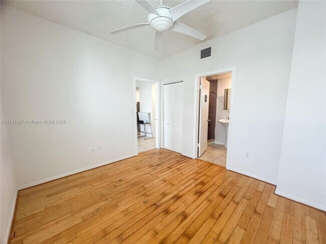 Building Photo - 1218 Drexel Ave