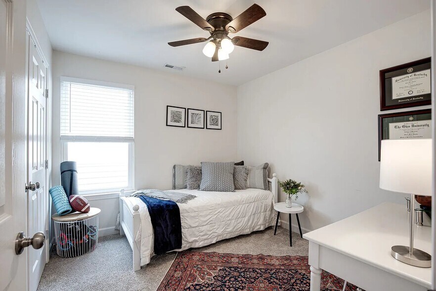 Building Photo - 2426 24th Ave N