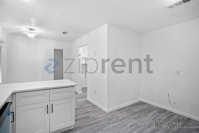 Building Photo - 6829 Shadydale Dr