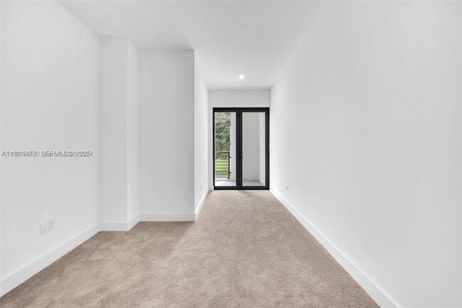 Building Photo - 4181 N Oak Pl