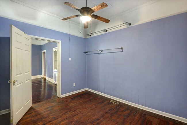 Building Photo - 4 Bedroom house---walk to Forsyth in 15 minutes