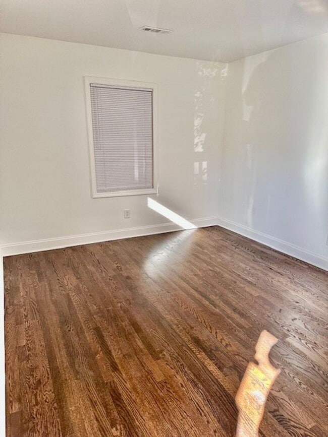 Building Photo - Recently Renovated 2 Bedroom 1 Bath Home AVAILABLE NOW . ($500 OFF IF MOVEIN BY April 15, 2026)