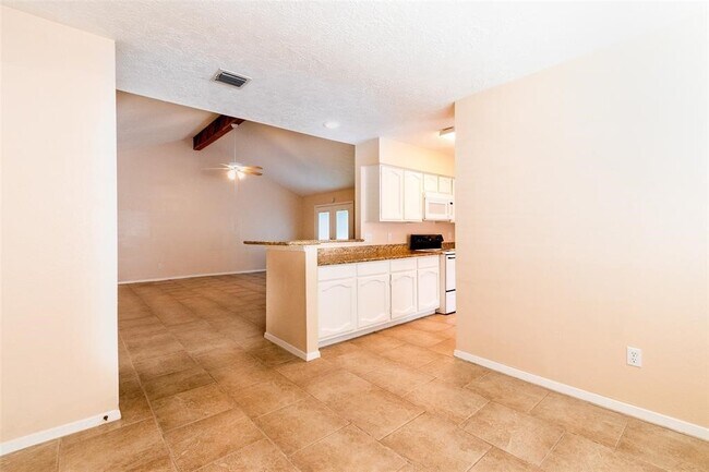Building Photo - 2527 Colonial Ridge Dr