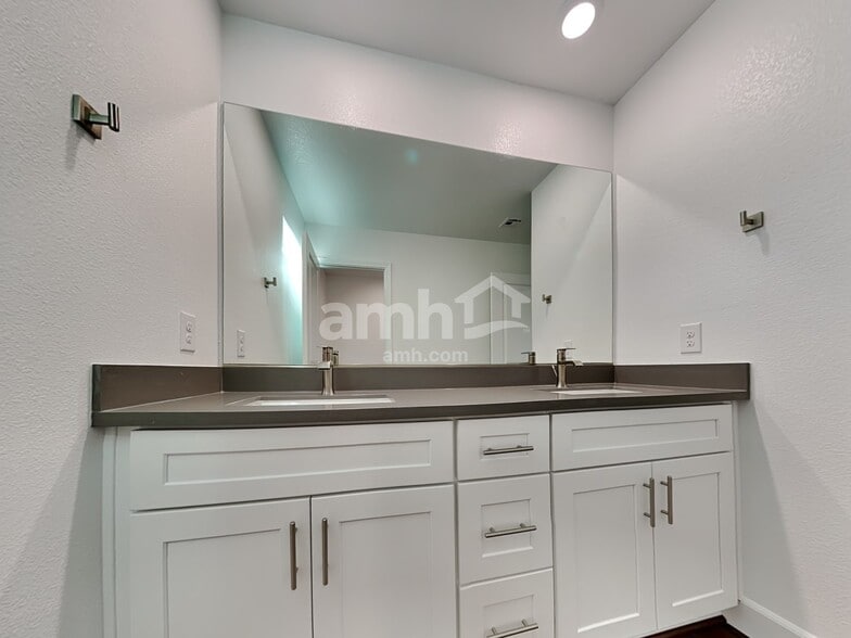Building Photo - 126 Island Plumeria Ln