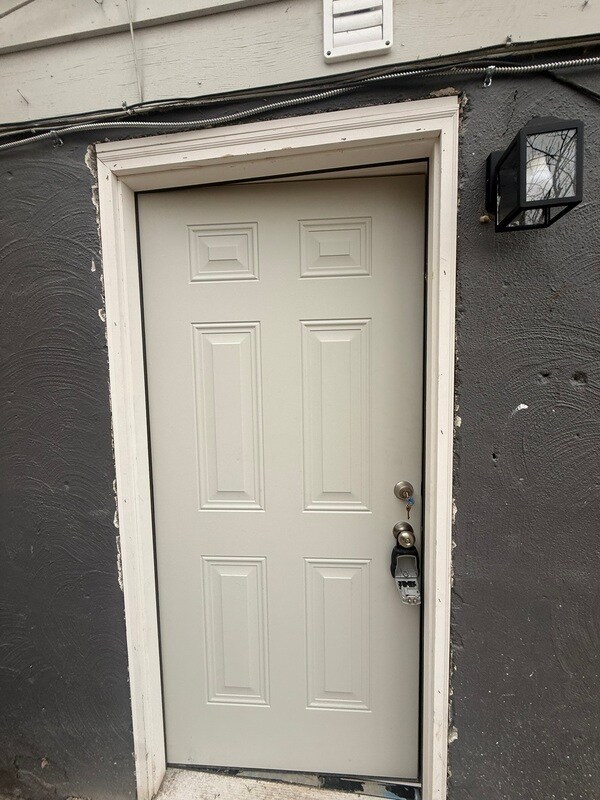 Building Photo - 1300-1330 Windsor Avenue - 1304B