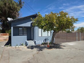 Building Photo - 2314 Willow Pass Rd