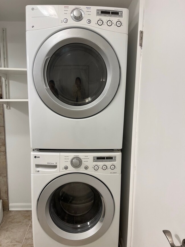 Building Photo - 408 W Inverrary Ln