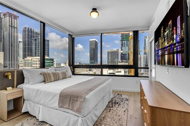 Building Photo - 225 N Miami Ave