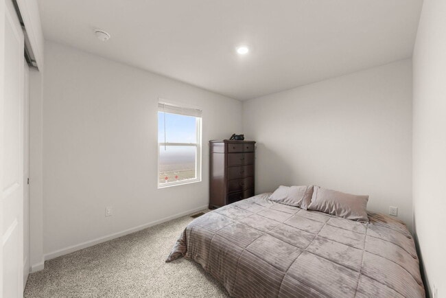 Building Photo - 1561 Sequoia Wy