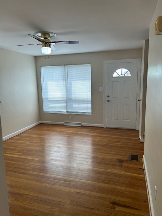 Building Photo - Gardenside. 2-Story Townhouse with Garage ...