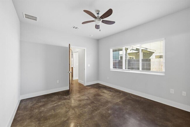 Building Photo - 1125 Walton Ln