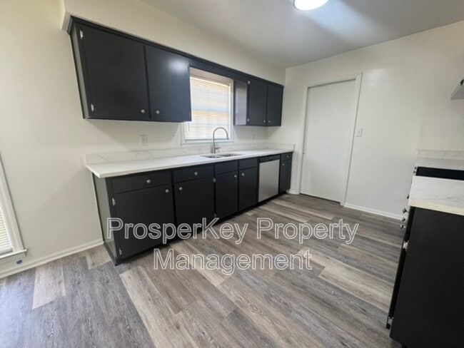 Building Photo - 210 Playa Del Ray Dr