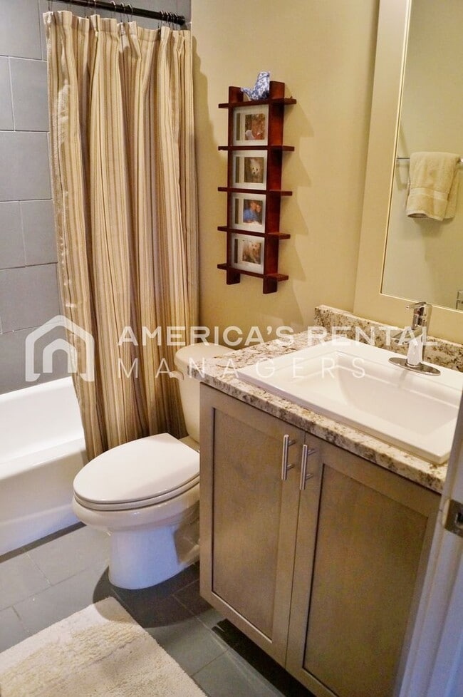 Building Photo - DEPOSIT PENDING! Beautiful Loft Style Town...