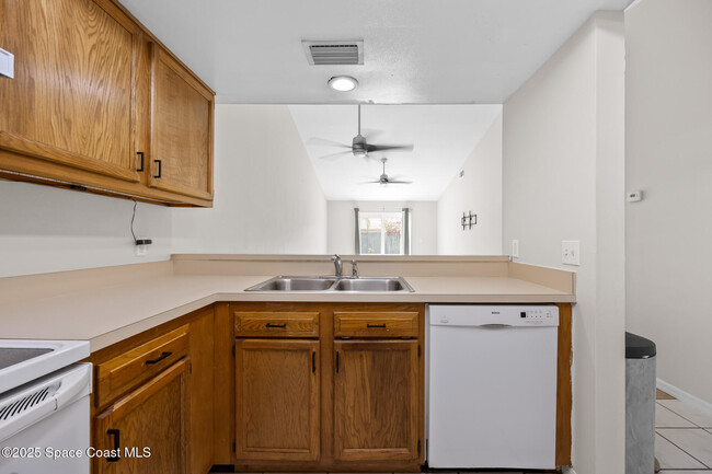 Building Photo - 3156 Dunhill Dr