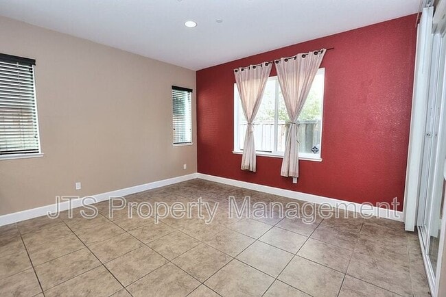 Building Photo - 1427 Bicker Cir