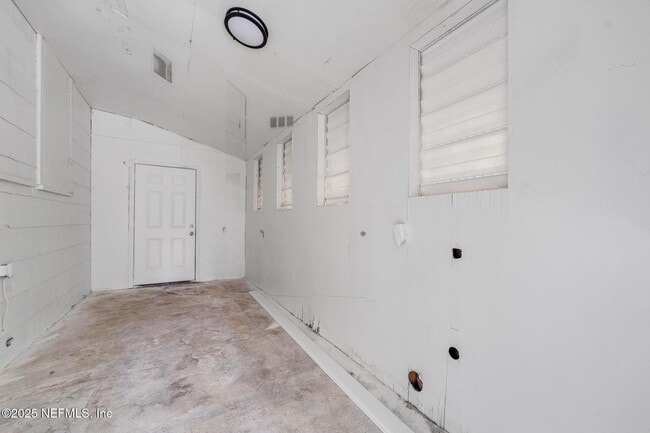 Building Photo - 1035 Odessa Dr E