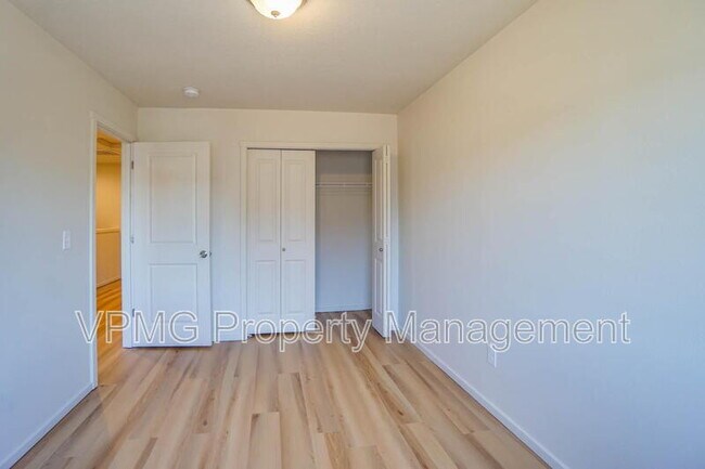 Building Photo - 2105 NE 118th Pl