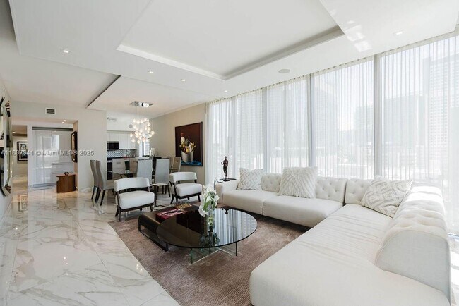 Building Photo - 1010 Brickell Ave