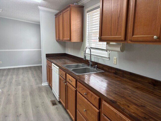 Building Photo - 129 Bayshore Dr