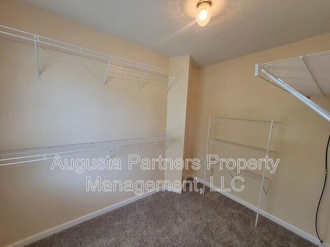 Building Photo - 1063 Waltons Pass