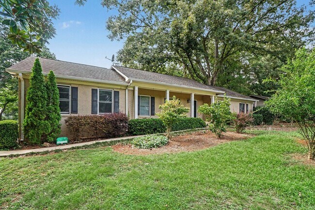 Building Photo - 290 University Cir