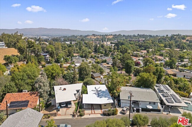 Building Photo - 4950 Marmol Dr